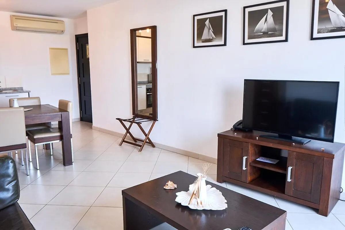 Elegant 1-Bedroom Duplex Apartment 圣玛丽亚
