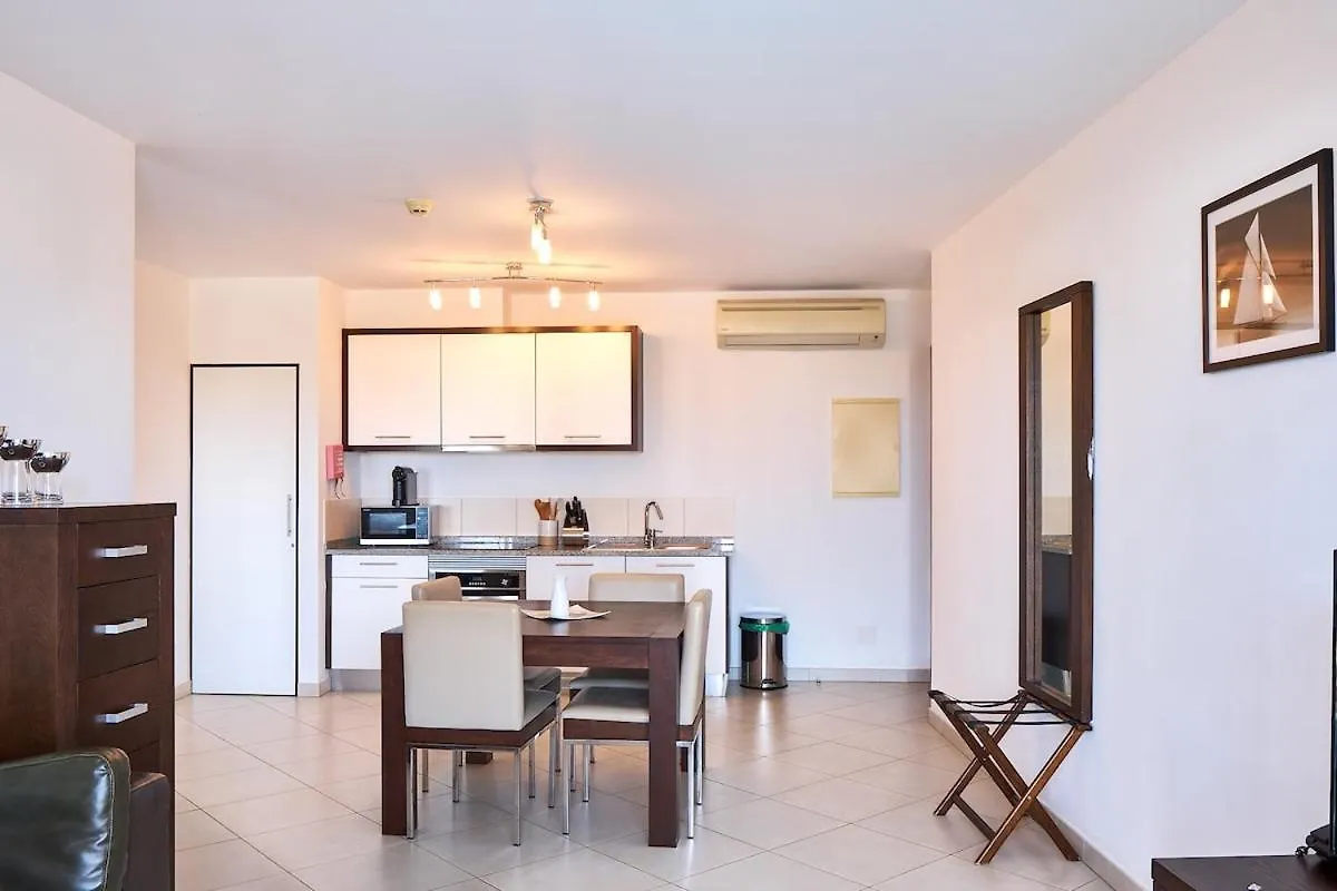 Elegant 1-Bedroom Duplex Apartment 圣玛丽亚